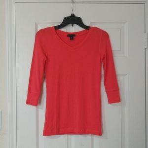 Willi Smith - women's coral pink, stretch ,3/4 sleeve V neck shirt size small
